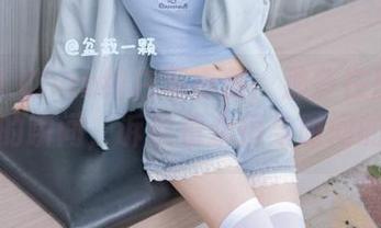 MiMi Chan纯白写真集：那些在原图中闪耀的瞬间，诉说着永恒与时间的叙事